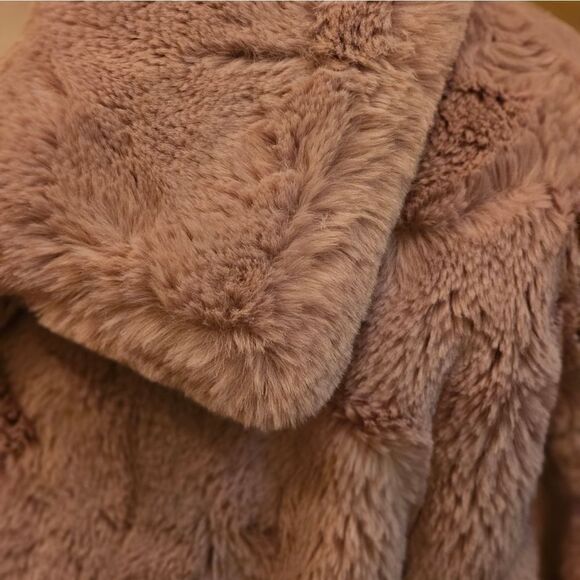 UGG KIANNA FAUX FUR JACKET IN FAWN - Picture 7 of 8